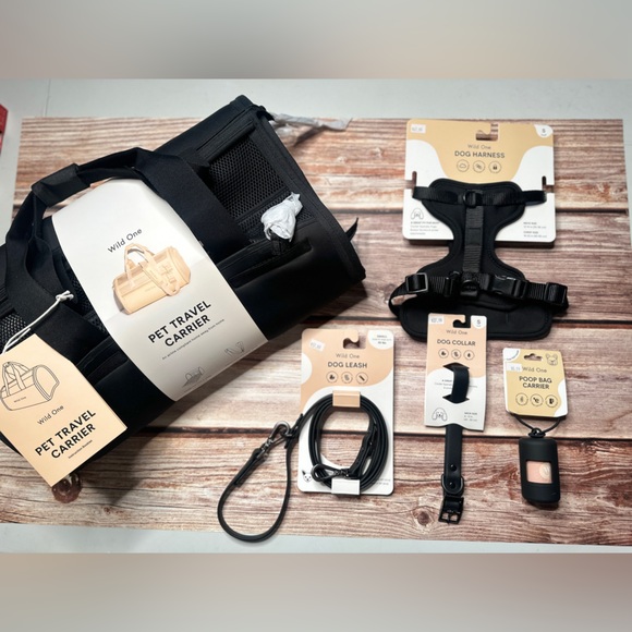 S- Wild One Travel Carrier, Collar, Leash, Harness and Poop Bag Holder N… - Picture 1 of 3